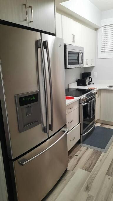 Carsonway Basement Suite Edmonton Extérieur photo