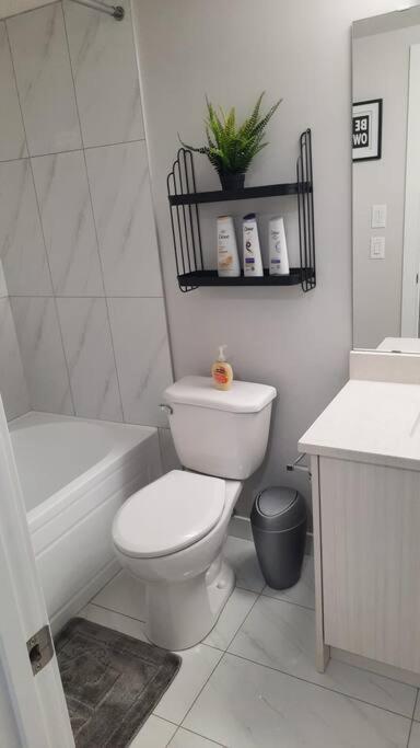 Carsonway Basement Suite Edmonton Extérieur photo